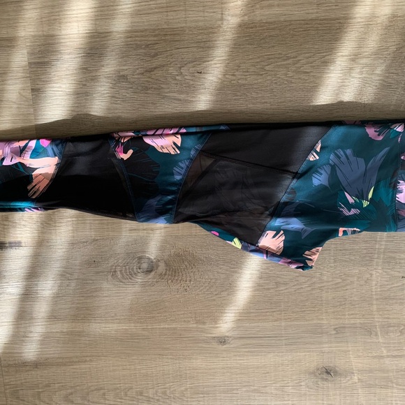 Victoria's Secret Pink Ultimate High Waist Bonded Mesh Legging, floral Size L - Picture 3 of 6